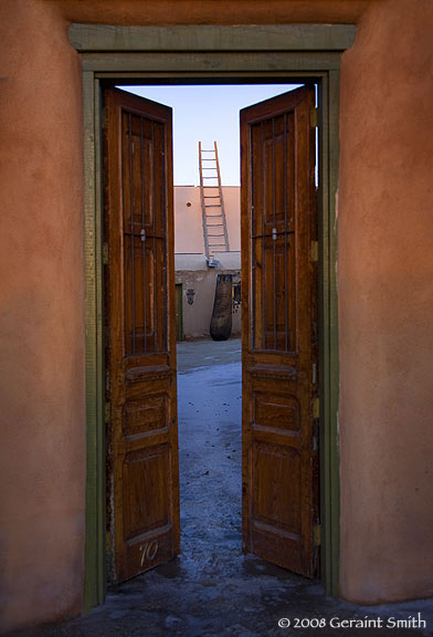 Afternoon light and warm tones in Ranchos de Taos 