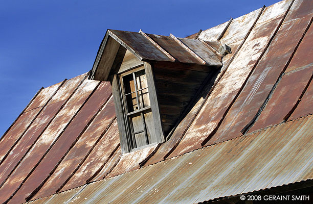 New Mexicana, old tin in Llano de San Juan