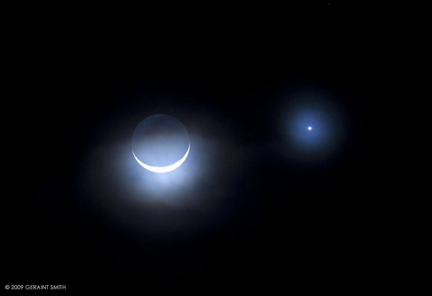 The crescent moon and Venus last night (02-27-09)