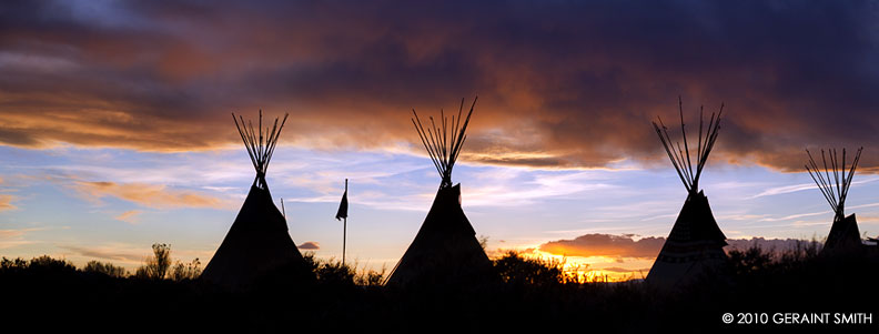 Taos tipis