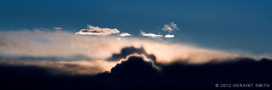 Strange cloud over Taos