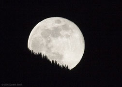 2007 January 04 Full moon rise over the Sangre de Cristo foothills last night