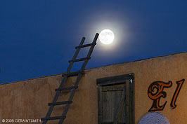 2008 November 15, Full Moonrise at the El Taoseno Restaurant