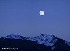 2009 November 02, A gorgeous moonrise over the Sangre de Cristos